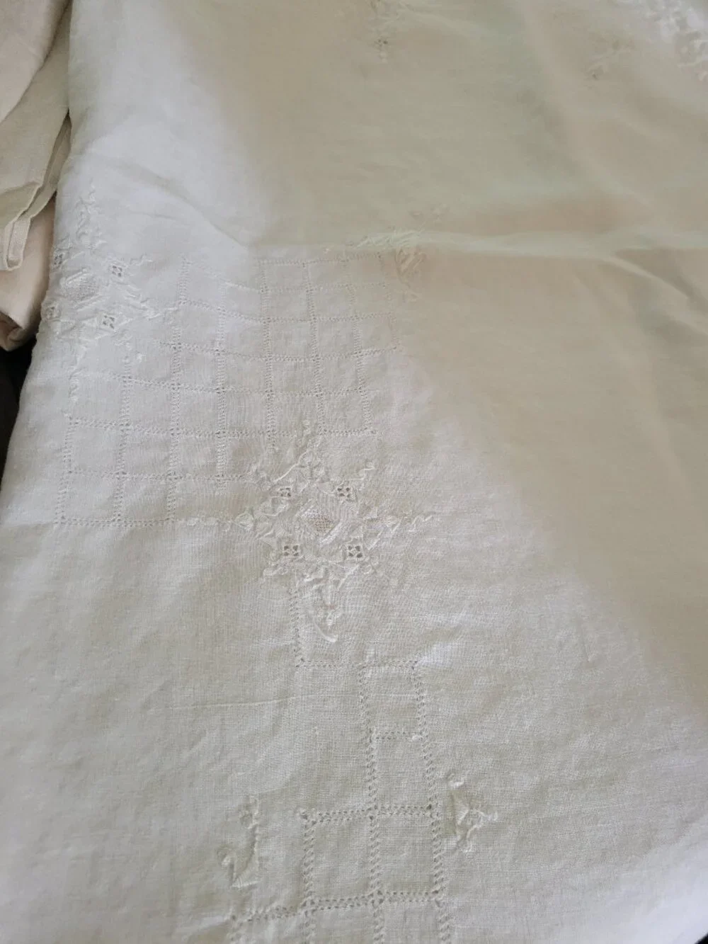 Vintage Off-White Embroidered tablecloth
